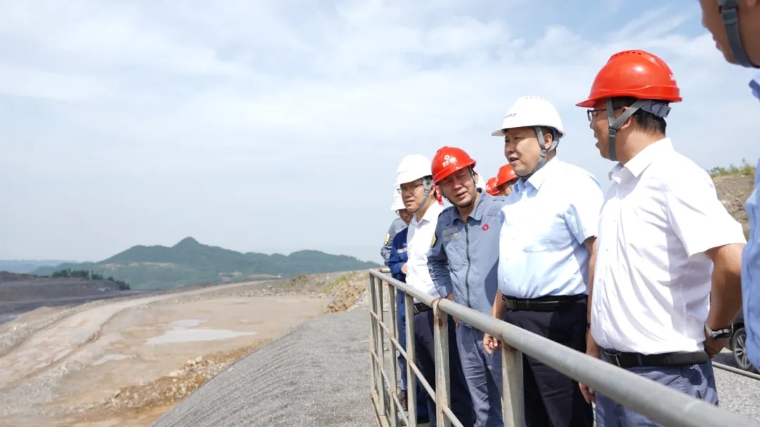 公司總裁、黨委副書記孟文旺走訪東方希望重慶水泥有限公司